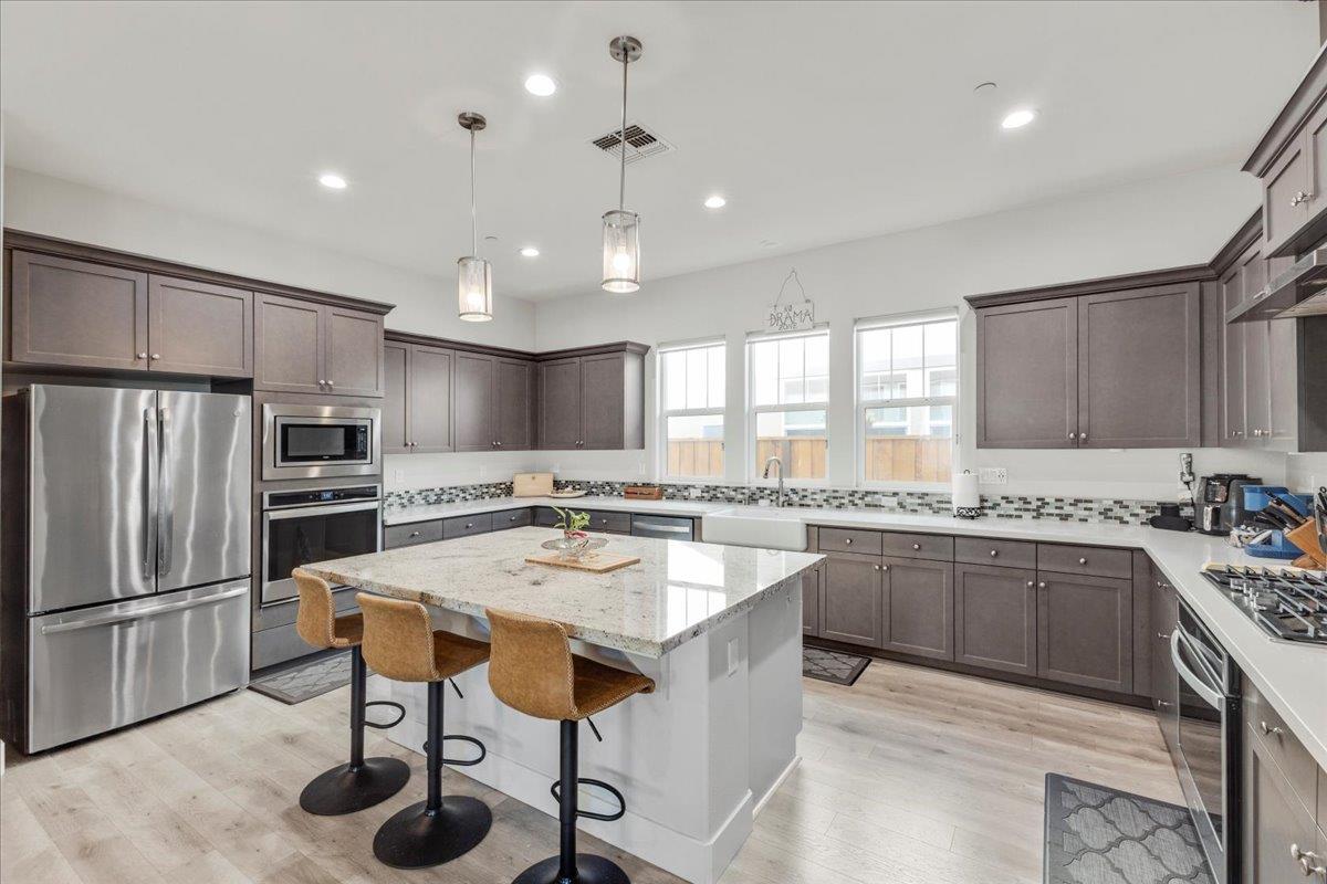 Detail Gallery Image 11 of 33 For 604 Matterhorn Ct, Marina,  CA 93933 - 3 Beds | 2 Baths