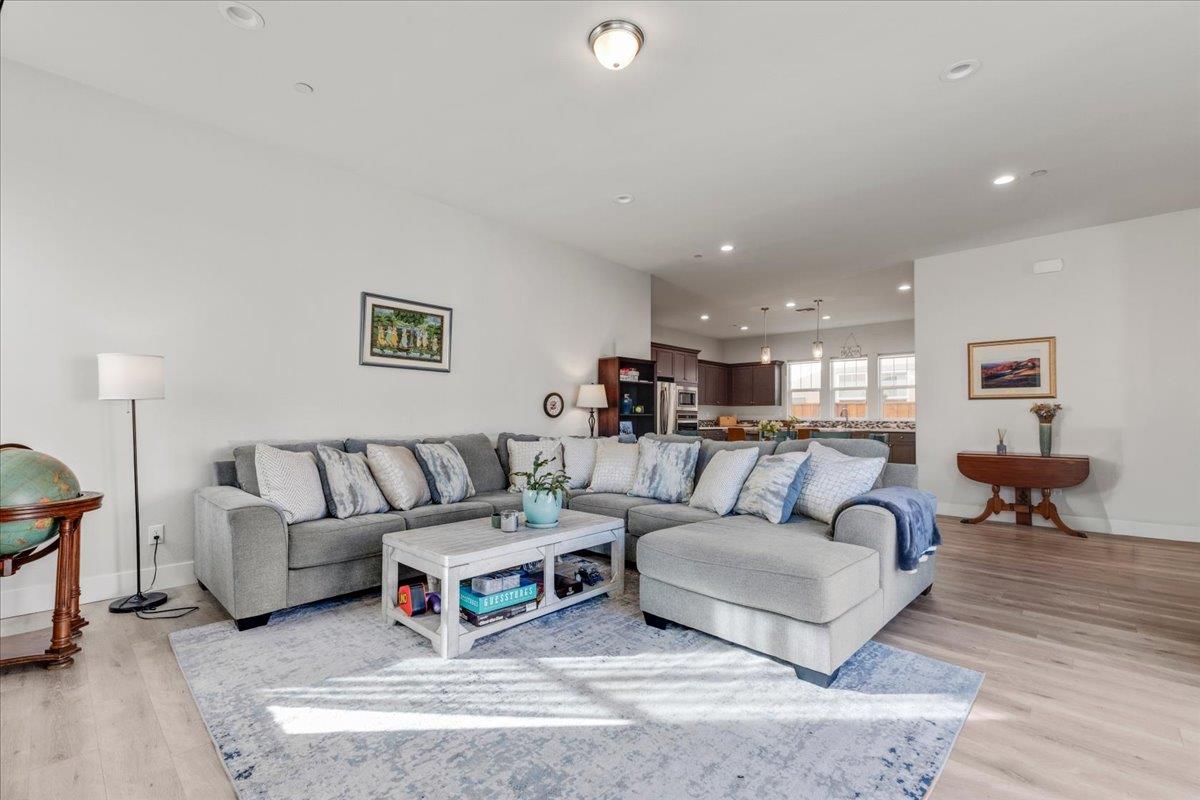 Detail Gallery Image 17 of 33 For 604 Matterhorn Ct, Marina,  CA 93933 - 3 Beds | 2 Baths