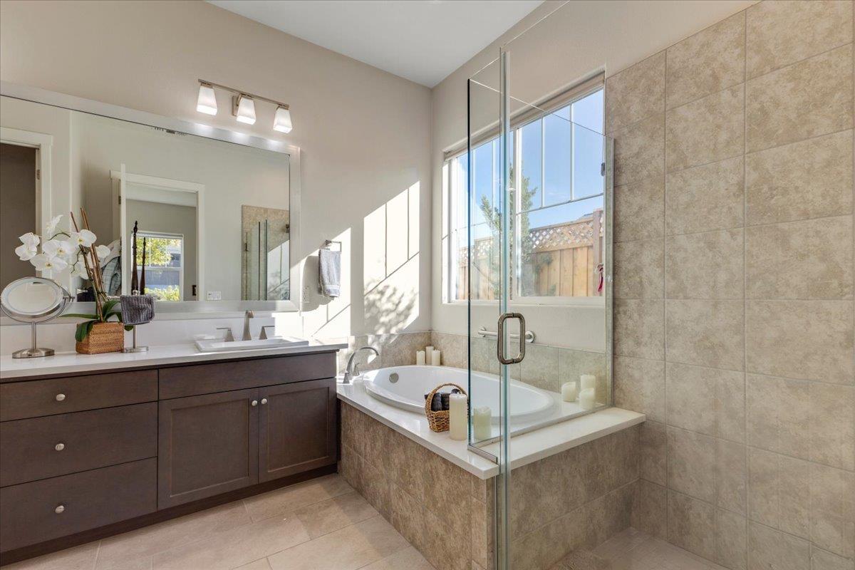 Detail Gallery Image 9 of 33 For 604 Matterhorn Ct, Marina,  CA 93933 - 3 Beds | 2 Baths