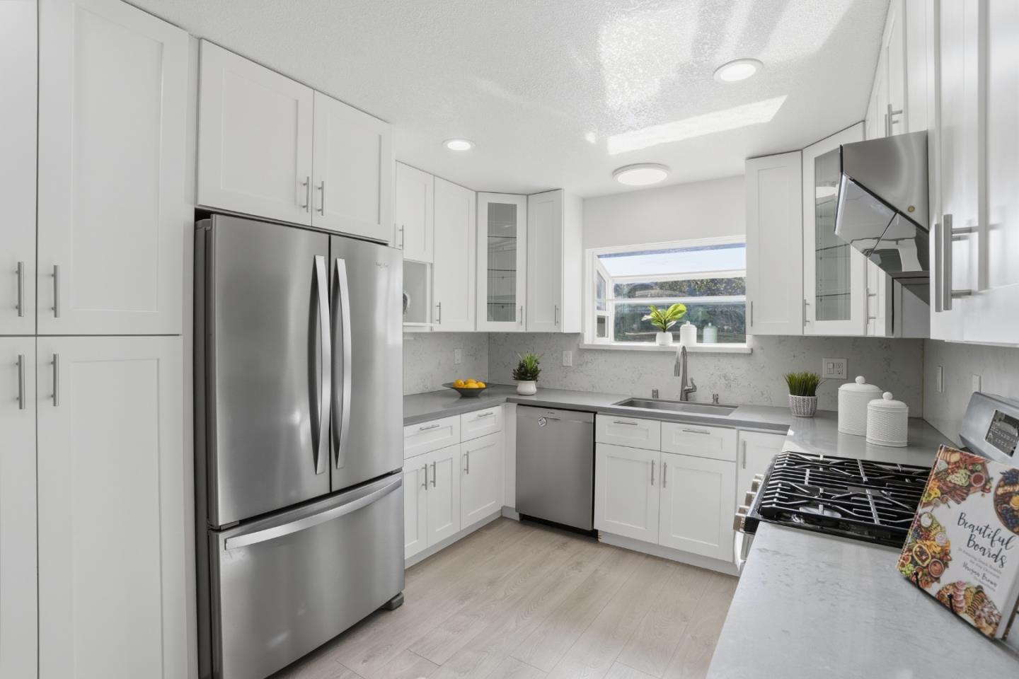 Detail Gallery Image 13 of 44 For 2296 Pulgas Ave, East Palo Alto,  CA 94303 - 3 Beds | 2 Baths