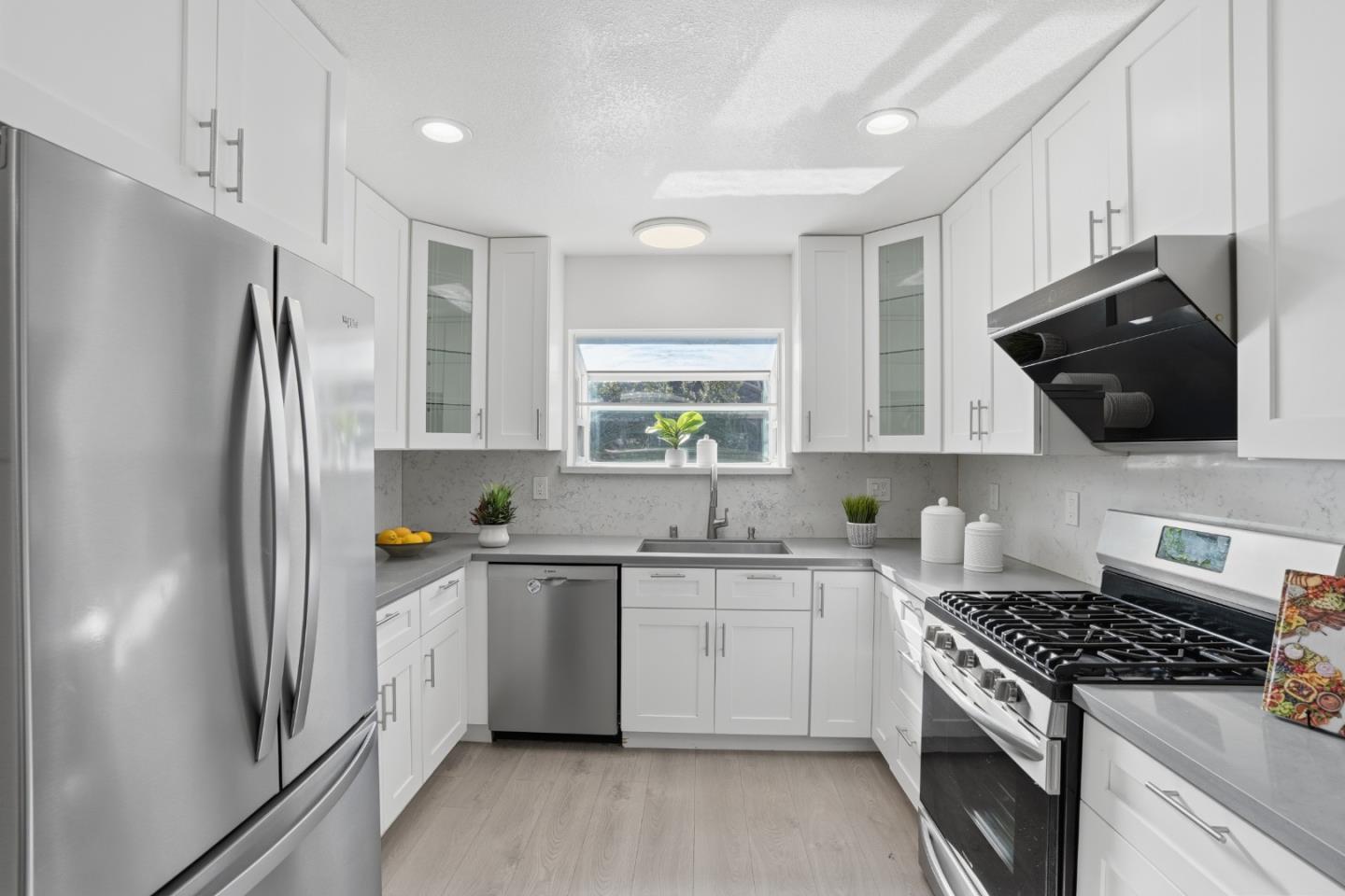 Detail Gallery Image 16 of 44 For 2296 Pulgas Ave, East Palo Alto,  CA 94303 - 3 Beds | 2 Baths