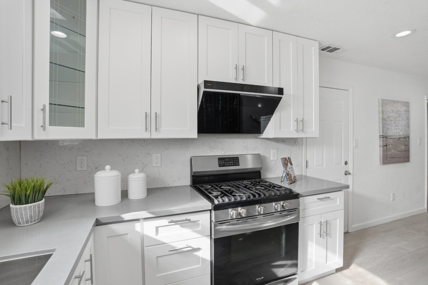 Detail Gallery Image 19 of 44 For 2296 Pulgas Ave, East Palo Alto,  CA 94303 - 3 Beds | 2 Baths