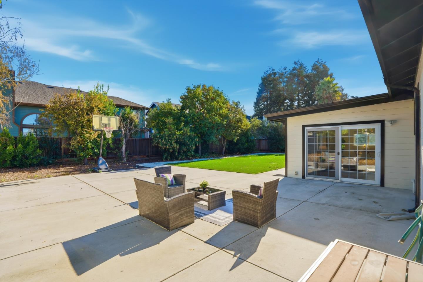 Detail Gallery Image 34 of 44 For 2296 Pulgas Ave, East Palo Alto,  CA 94303 - 3 Beds | 2 Baths