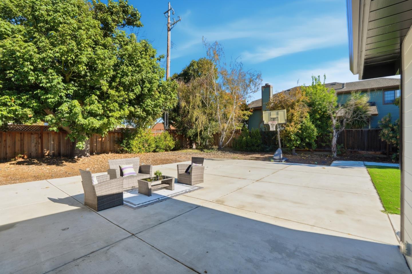 Detail Gallery Image 36 of 44 For 2296 Pulgas Ave, East Palo Alto,  CA 94303 - 3 Beds | 2 Baths