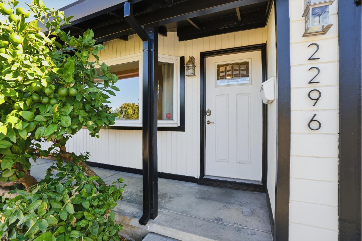 Detail Gallery Image 5 of 44 For 2296 Pulgas Ave, East Palo Alto,  CA 94303 - 3 Beds | 2 Baths