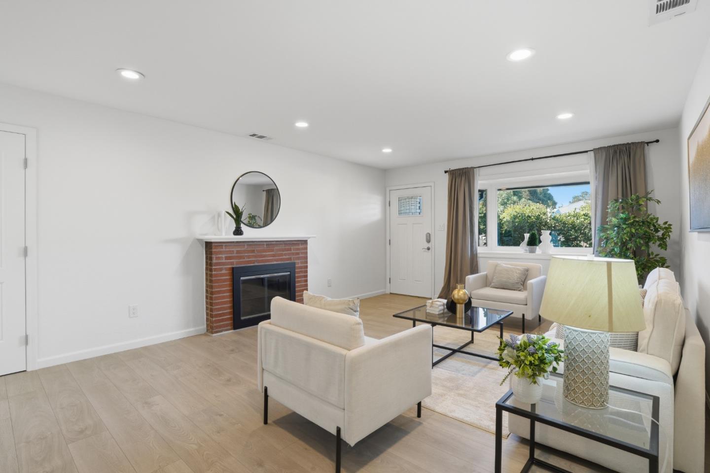 Detail Gallery Image 8 of 44 For 2296 Pulgas Ave, East Palo Alto,  CA 94303 - 3 Beds | 2 Baths