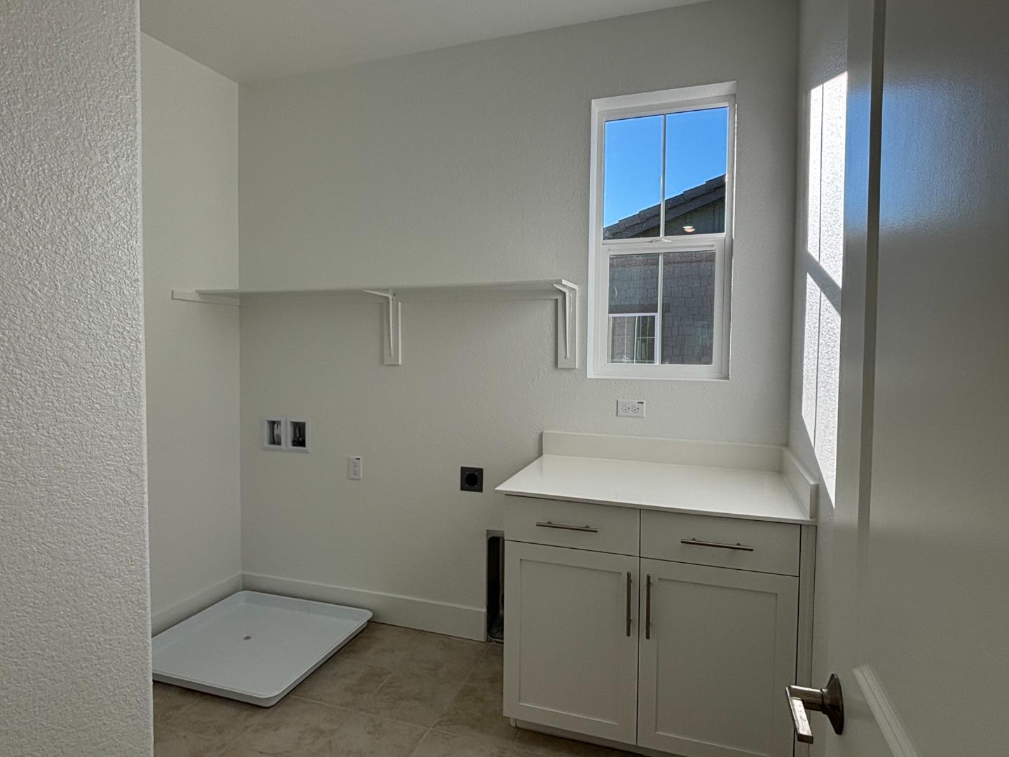 Detail Gallery Image 6 of 13 For 3012 Discovery Ct, Vacaville,  CA 95687 - 4 Beds | 3 Baths