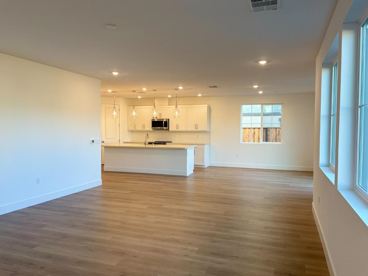 Detail Gallery Image 8 of 13 For 3012 Discovery Ct, Vacaville,  CA 95687 - 4 Beds | 3 Baths