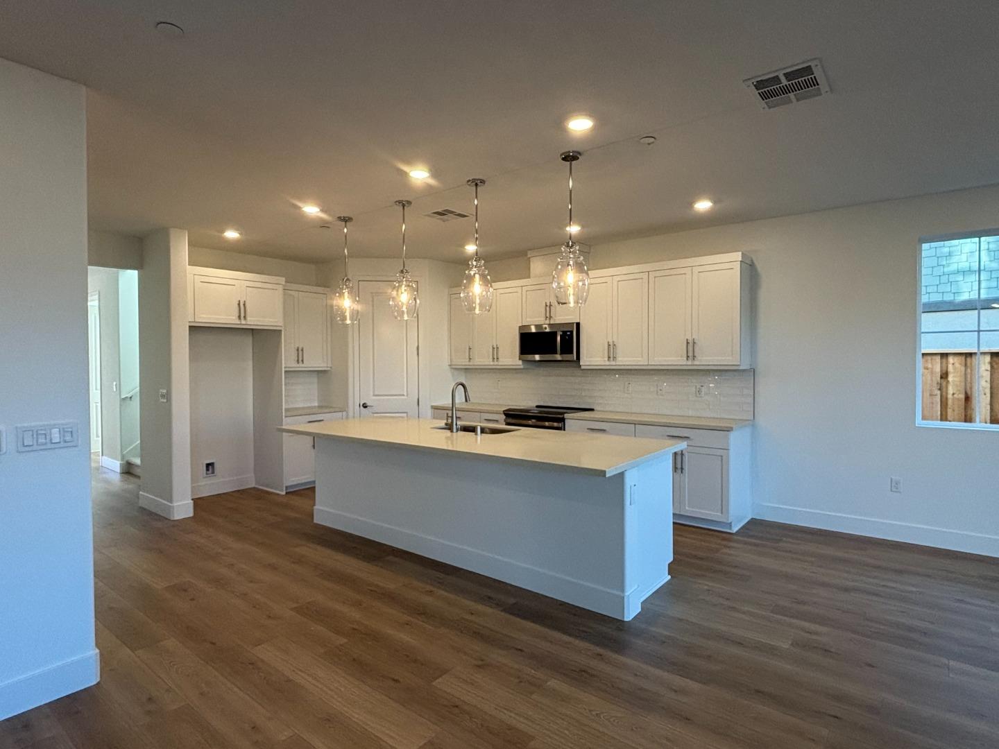 Detail Gallery Image 9 of 13 For 3012 Discovery Ct, Vacaville,  CA 95687 - 4 Beds | 3 Baths