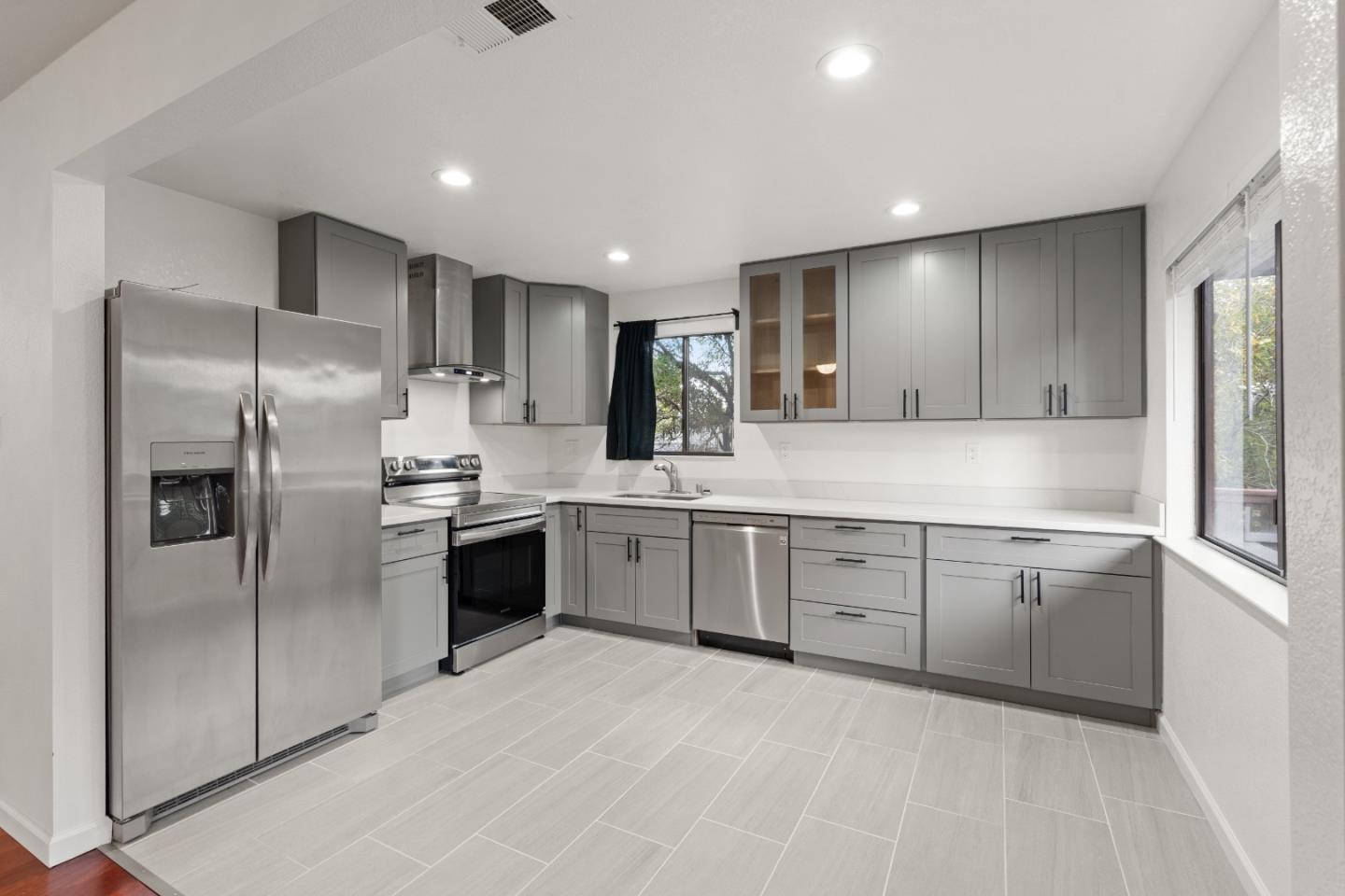 Detail Gallery Image 15 of 41 For 1227 Woodside Rd #2,  Redwood City,  CA 94061 - 2 Beds | 2 Baths