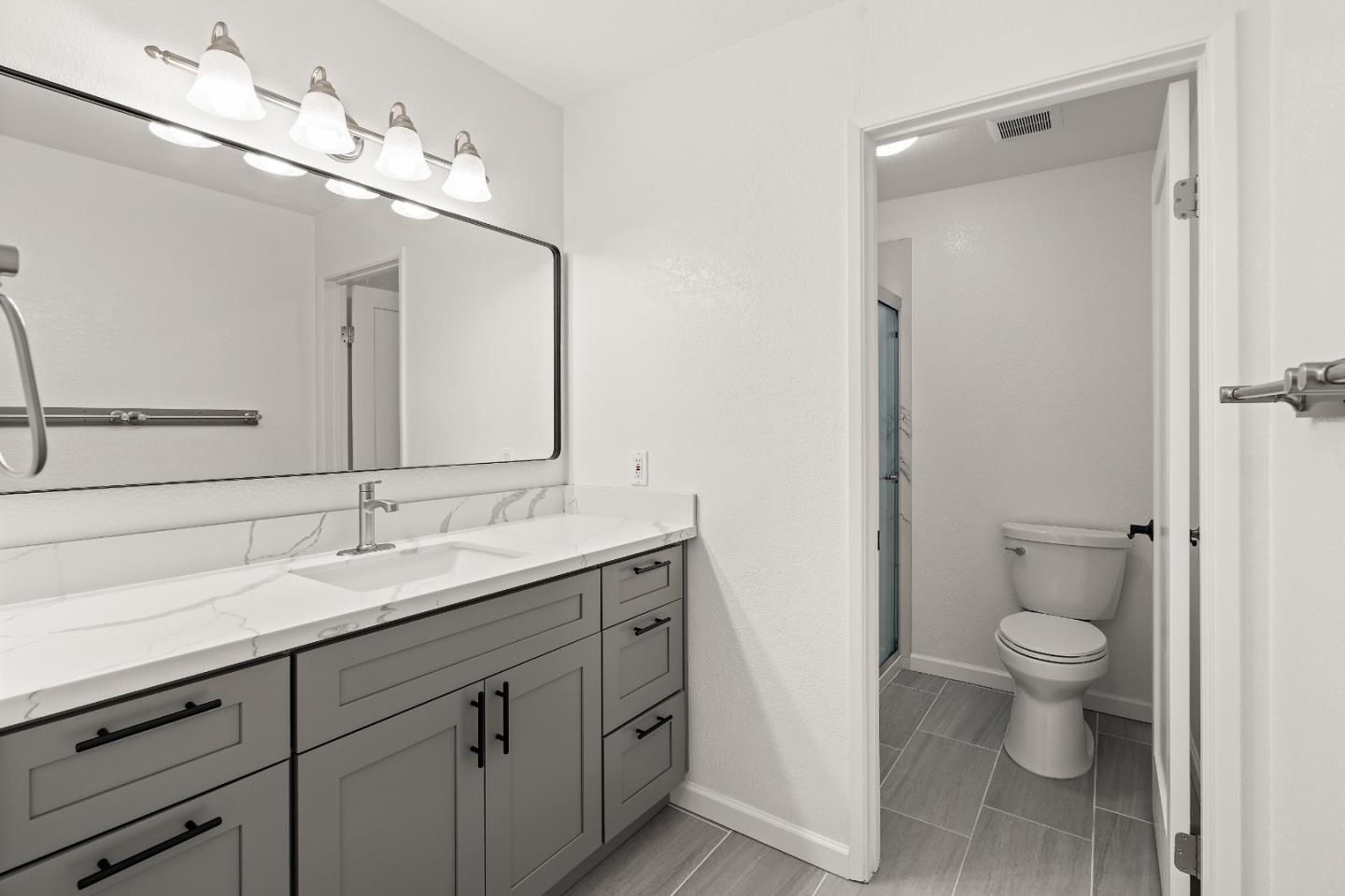 Detail Gallery Image 24 of 41 For 1227 Woodside Rd #2,  Redwood City,  CA 94061 - 2 Beds | 2 Baths