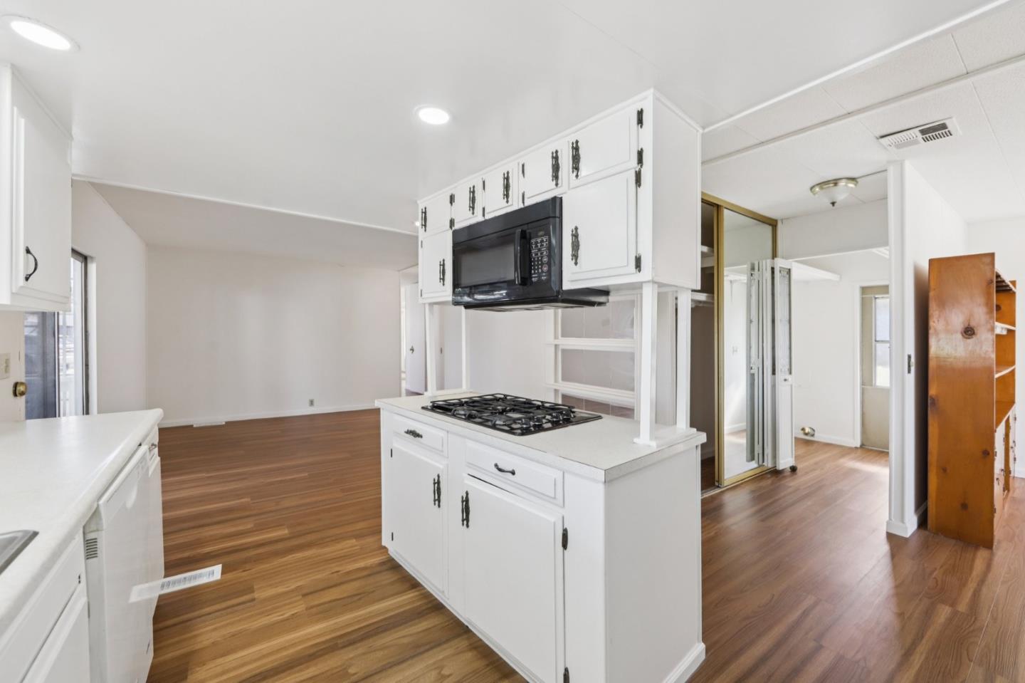 Detail Gallery Image 11 of 31 For 410 San Gabriel #410,  Vallejo,  CA 94590 - 2 Beds | 2 Baths