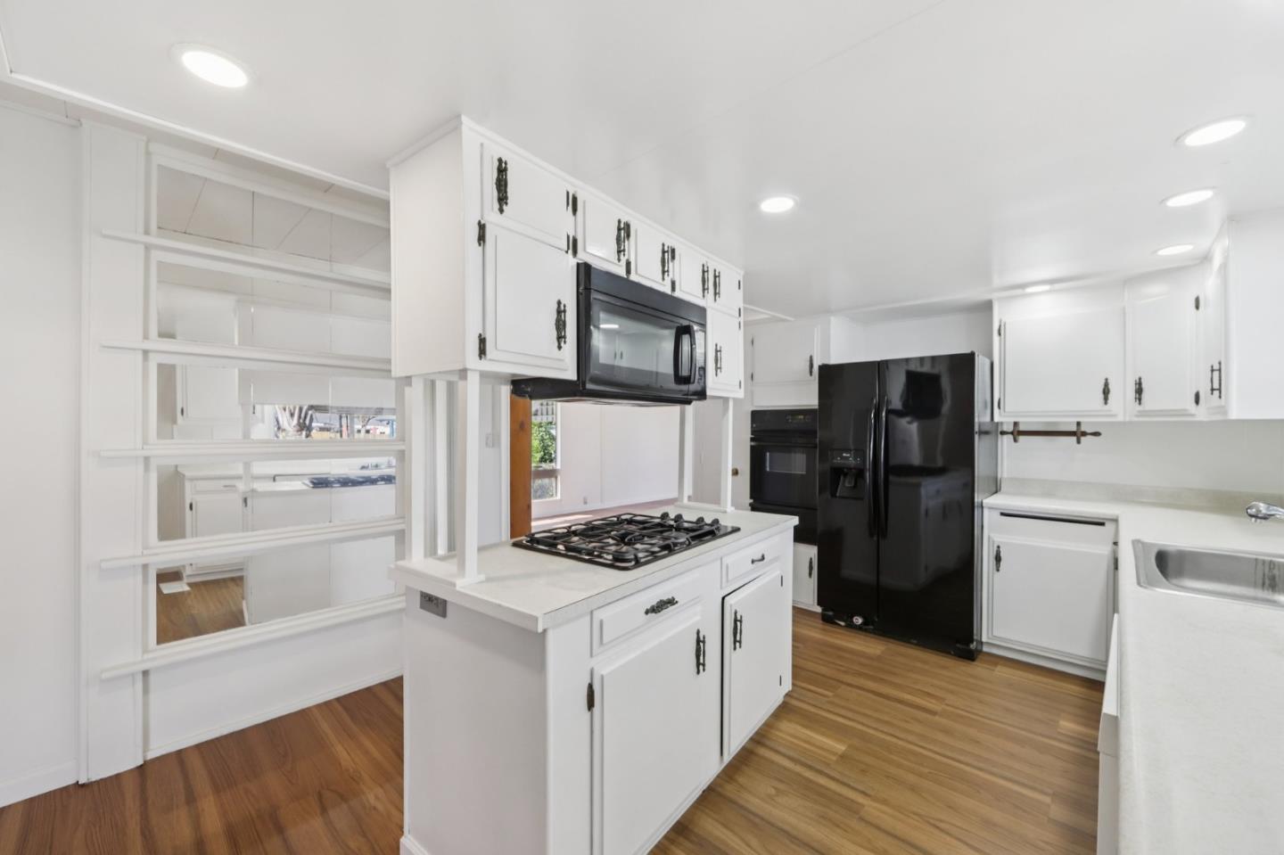 Detail Gallery Image 9 of 31 For 410 San Gabriel #410,  Vallejo,  CA 94590 - 2 Beds | 2 Baths