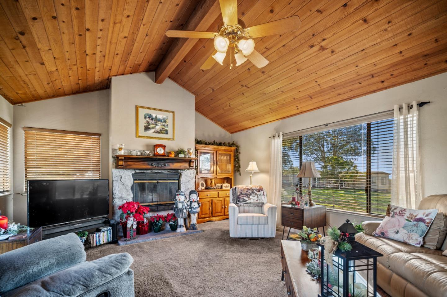 Detail Gallery Image 9 of 33 For 7442 Leafwood Dr, Prunedale,  CA 93907 - 3 Beds | 2/1 Baths