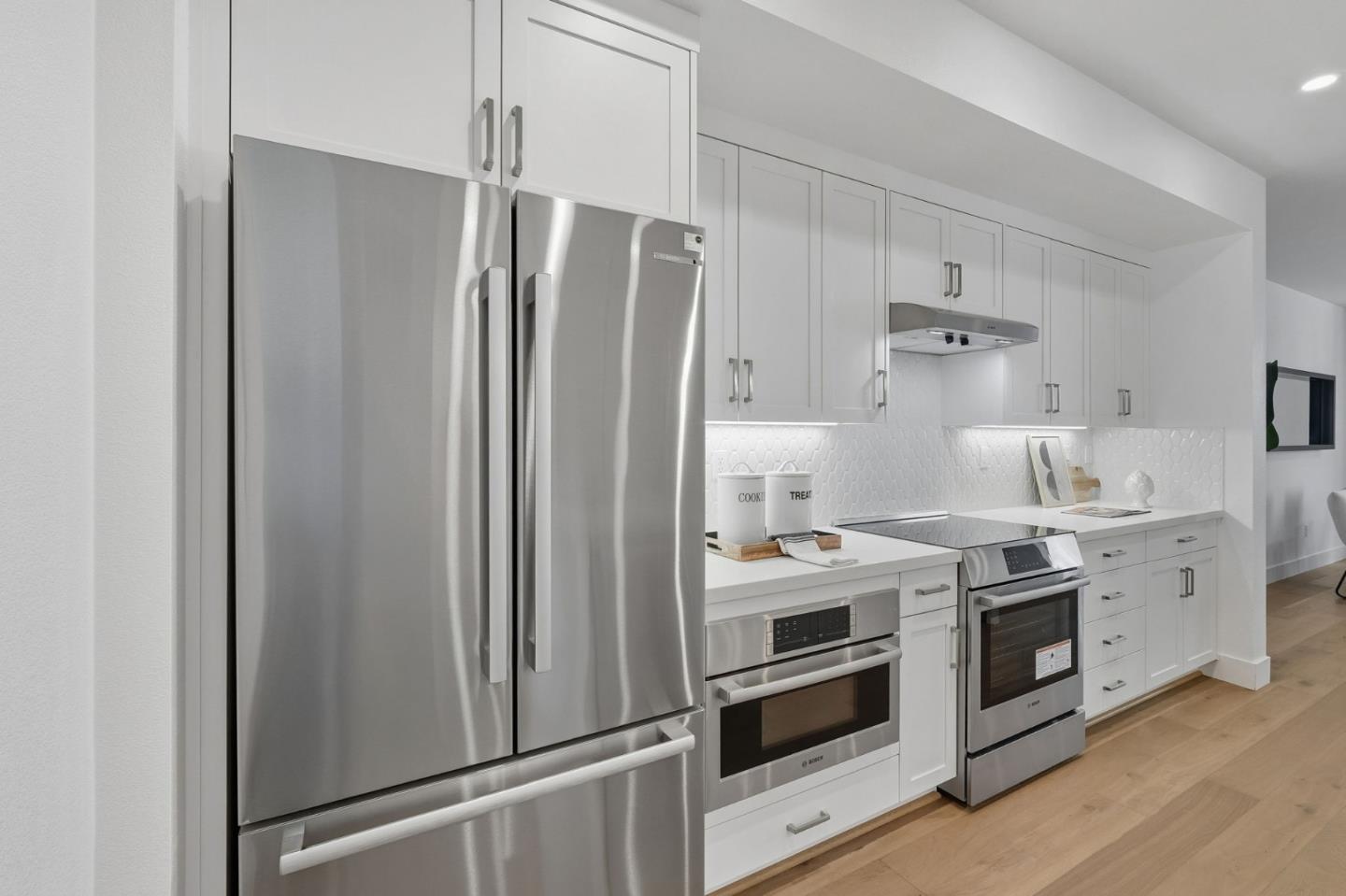 Detail Gallery Image 10 of 24 For 184 Oak Cir, Walnut Creek,  CA 94597 - 4 Beds | 3/1 Baths