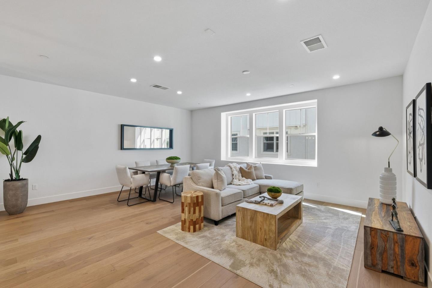 Detail Gallery Image 4 of 24 For 184 Oak Cir, Walnut Creek,  CA 94597 - 4 Beds | 3/1 Baths