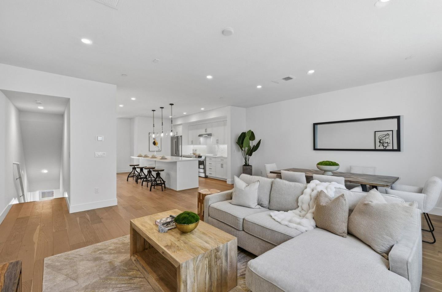 Detail Gallery Image 6 of 24 For 184 Oak Cir, Walnut Creek,  CA 94597 - 4 Beds | 3/1 Baths