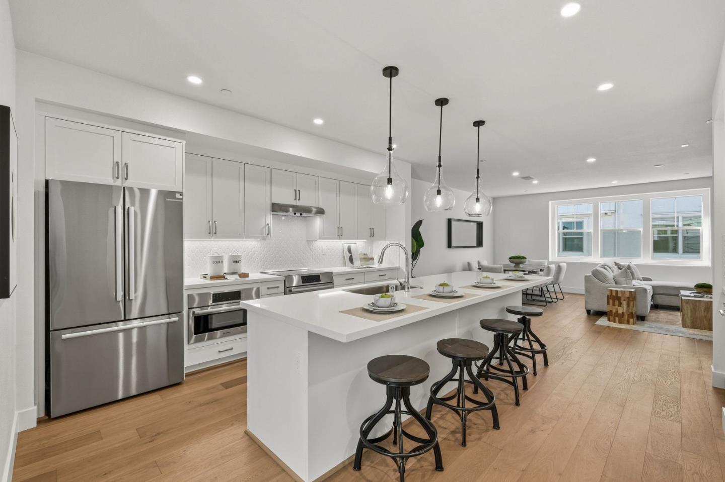 Detail Gallery Image 9 of 24 For 184 Oak Cir, Walnut Creek,  CA 94597 - 4 Beds | 3/1 Baths