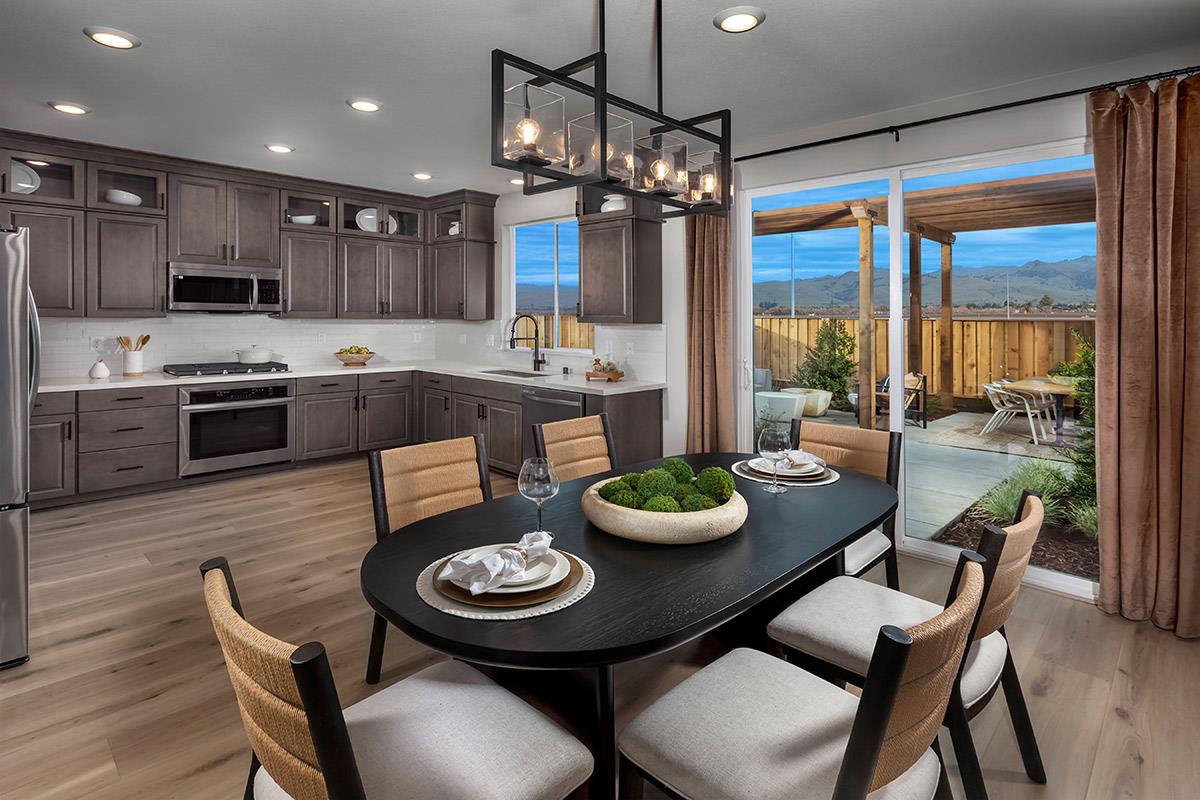 Detail Gallery Image 3 of 11 For 400 Walk About Way, Hollister,  CA 95023 - 3 Beds | 2/1 Baths