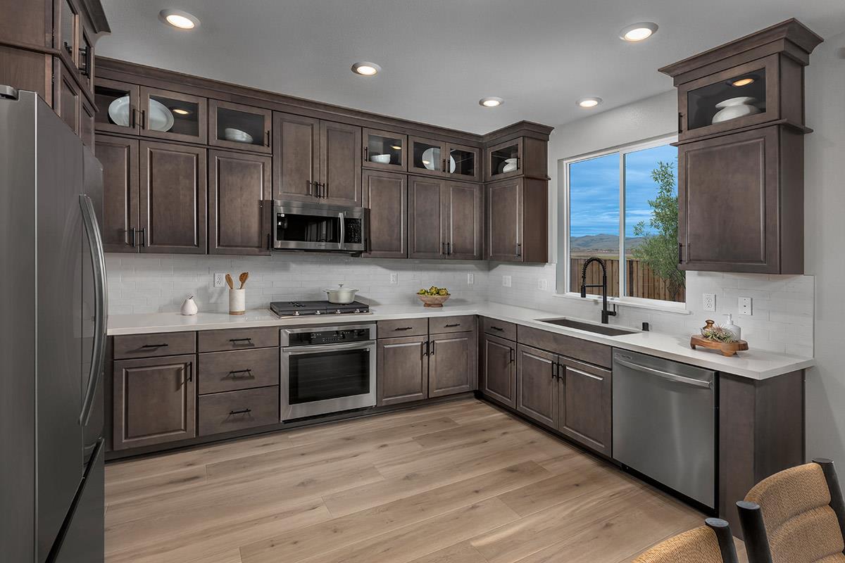 Detail Gallery Image 4 of 11 For 400 Walk About Way, Hollister,  CA 95023 - 3 Beds | 2/1 Baths