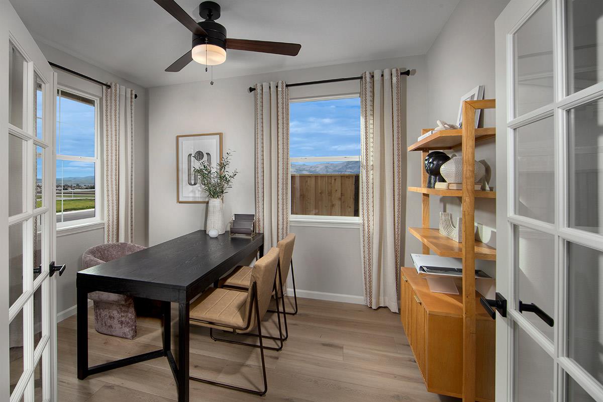 Detail Gallery Image 9 of 11 For 400 Walk About Way, Hollister,  CA 95023 - 3 Beds | 2/1 Baths