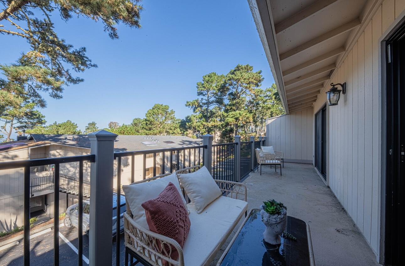 Detail Gallery Image 10 of 39 For 250 Forest Ridge Rd #27,  Monterey,  CA 93940 - 2 Beds | 2 Baths
