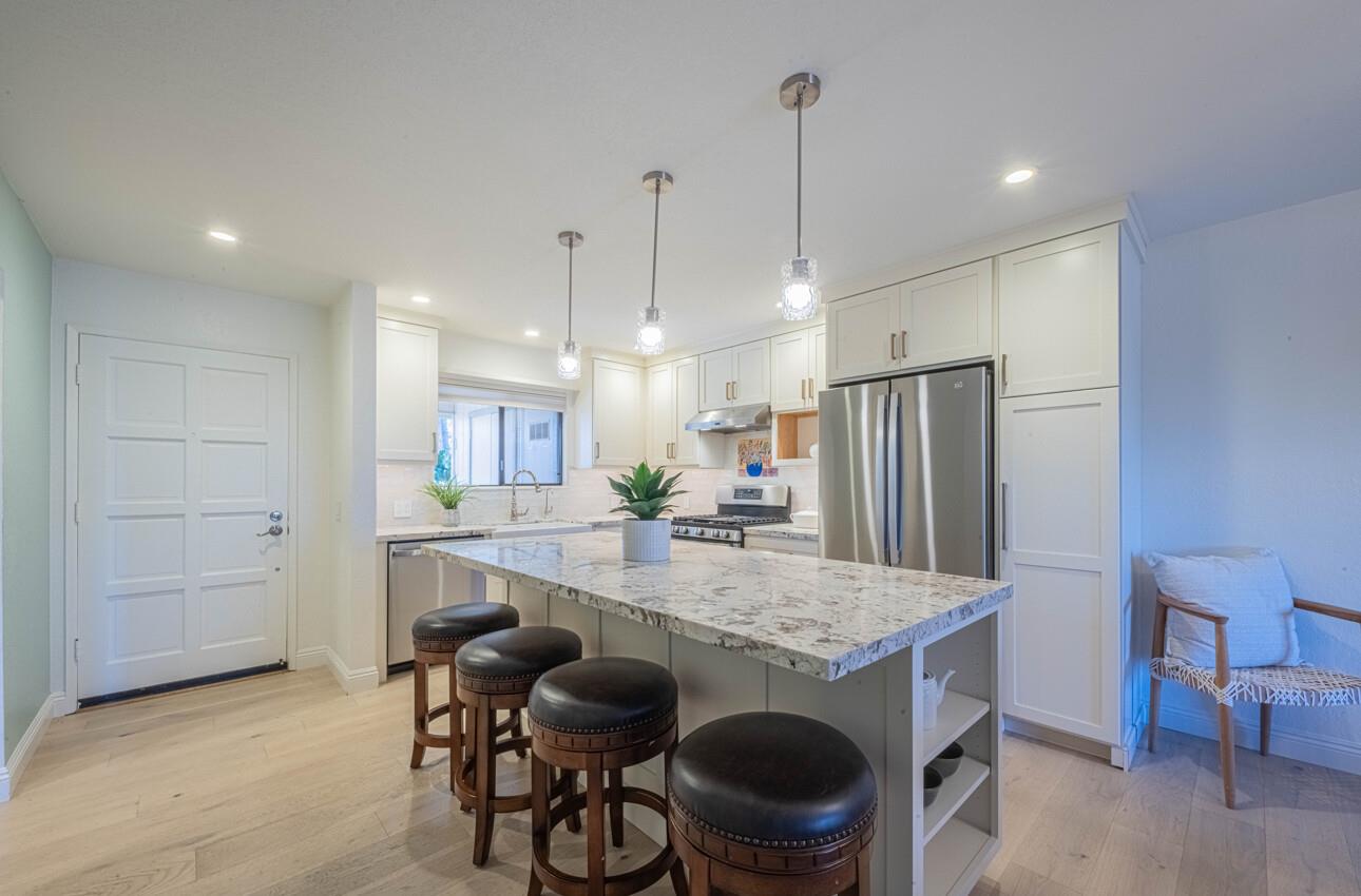 Detail Gallery Image 14 of 39 For 250 Forest Ridge Rd #27,  Monterey,  CA 93940 - 2 Beds | 2 Baths