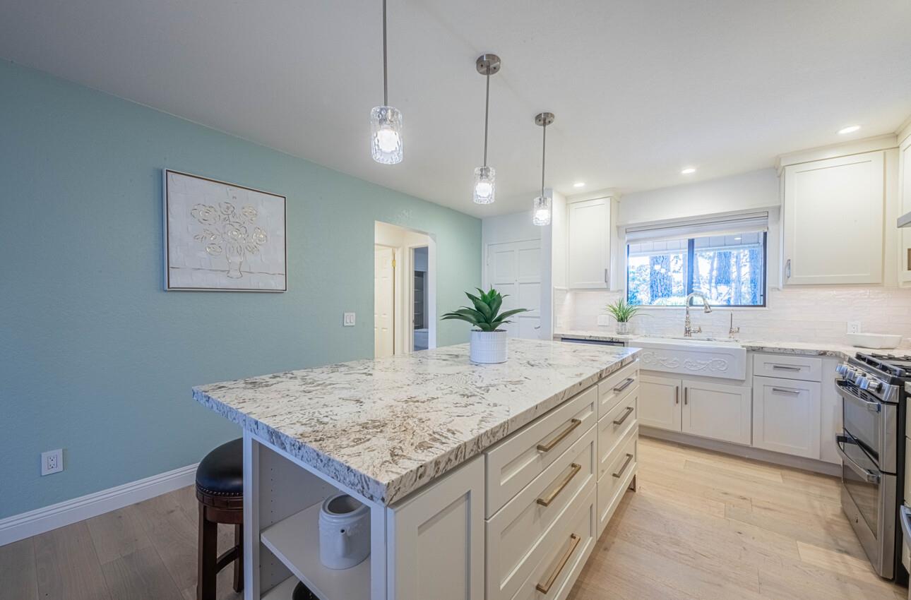 Detail Gallery Image 15 of 39 For 250 Forest Ridge Rd #27,  Monterey,  CA 93940 - 2 Beds | 2 Baths