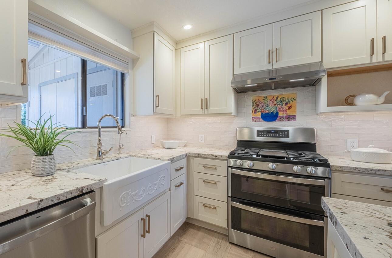 Detail Gallery Image 16 of 39 For 250 Forest Ridge Rd #27,  Monterey,  CA 93940 - 2 Beds | 2 Baths