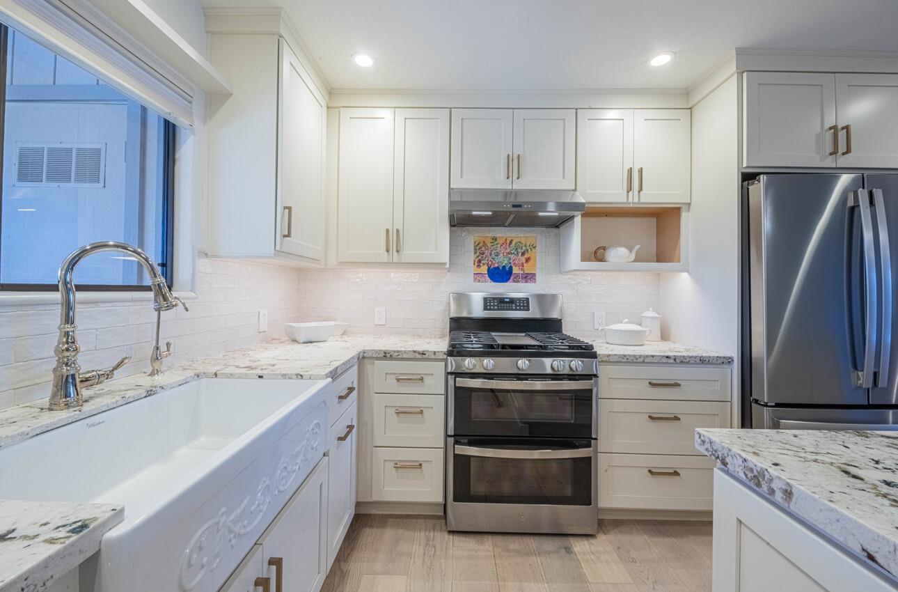 Detail Gallery Image 17 of 39 For 250 Forest Ridge Rd #27,  Monterey,  CA 93940 - 2 Beds | 2 Baths