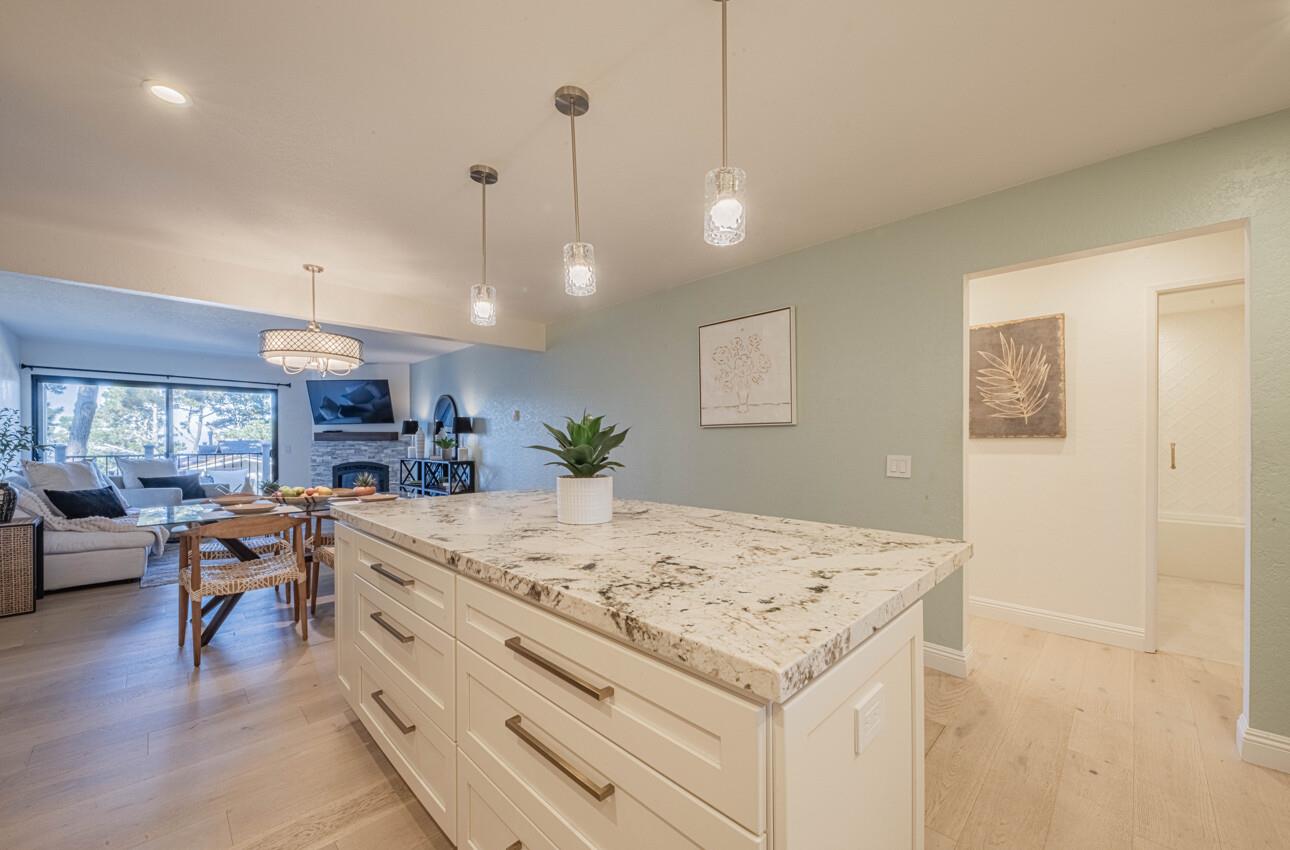 Detail Gallery Image 18 of 39 For 250 Forest Ridge Rd #27,  Monterey,  CA 93940 - 2 Beds | 2 Baths