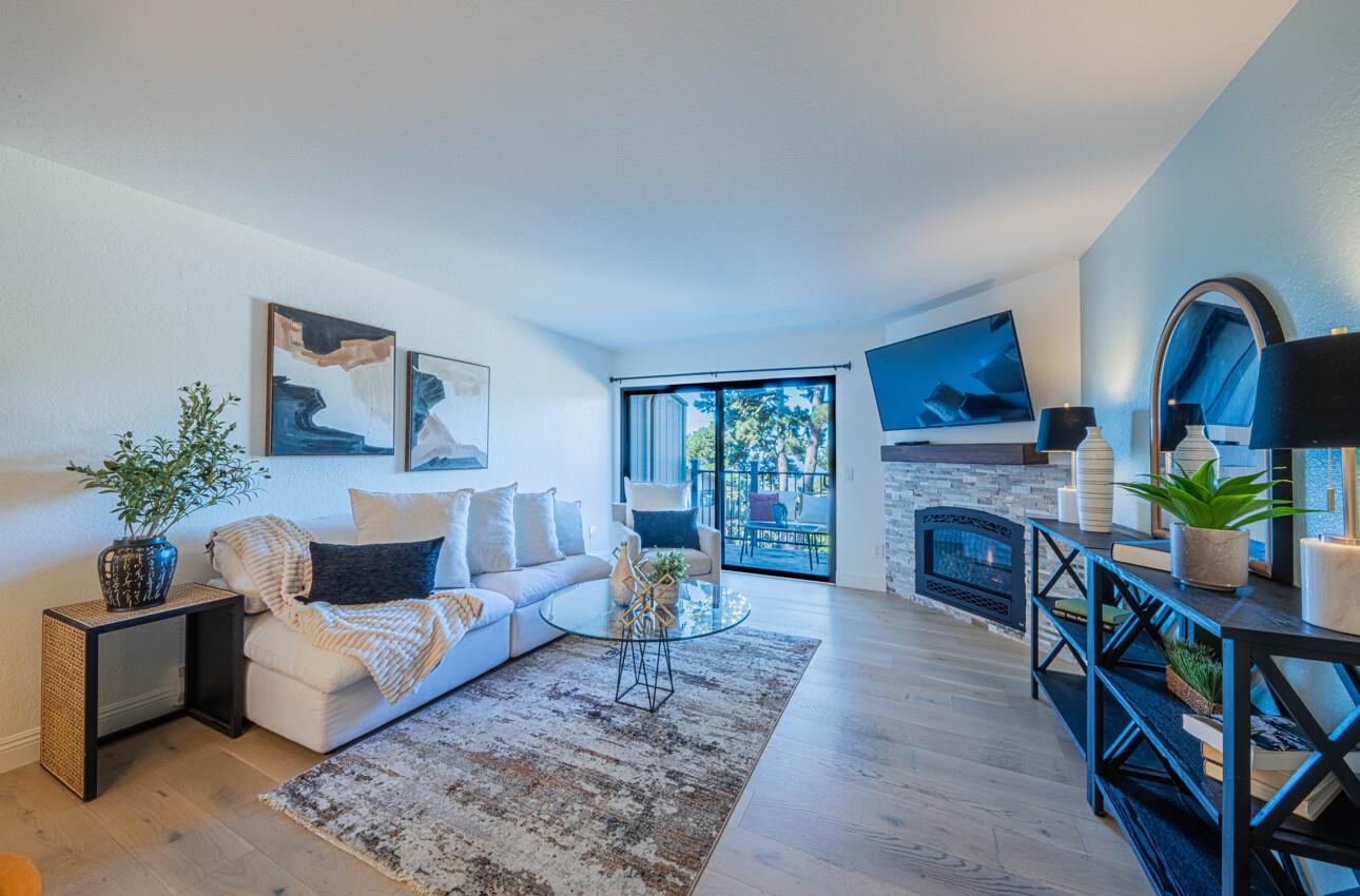 Detail Gallery Image 5 of 39 For 250 Forest Ridge Rd #27,  Monterey,  CA 93940 - 2 Beds | 2 Baths