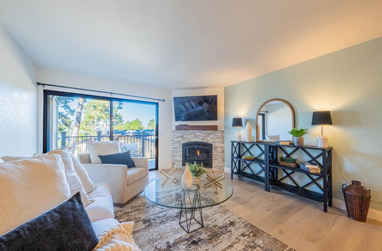 Detail Gallery Image 6 of 39 For 250 Forest Ridge Rd #27,  Monterey,  CA 93940 - 2 Beds | 2 Baths