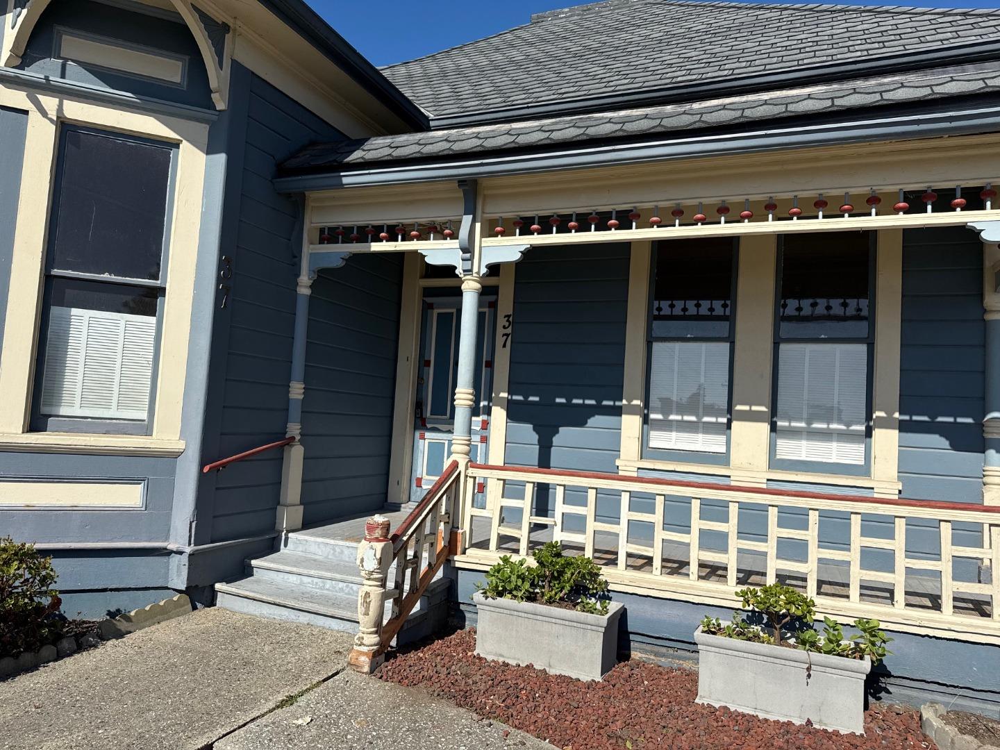 Detail Gallery Image 2 of 28 For 37 Mariposa St, San Juan Bautista,  CA 95045 - 3 Beds | 1 Baths