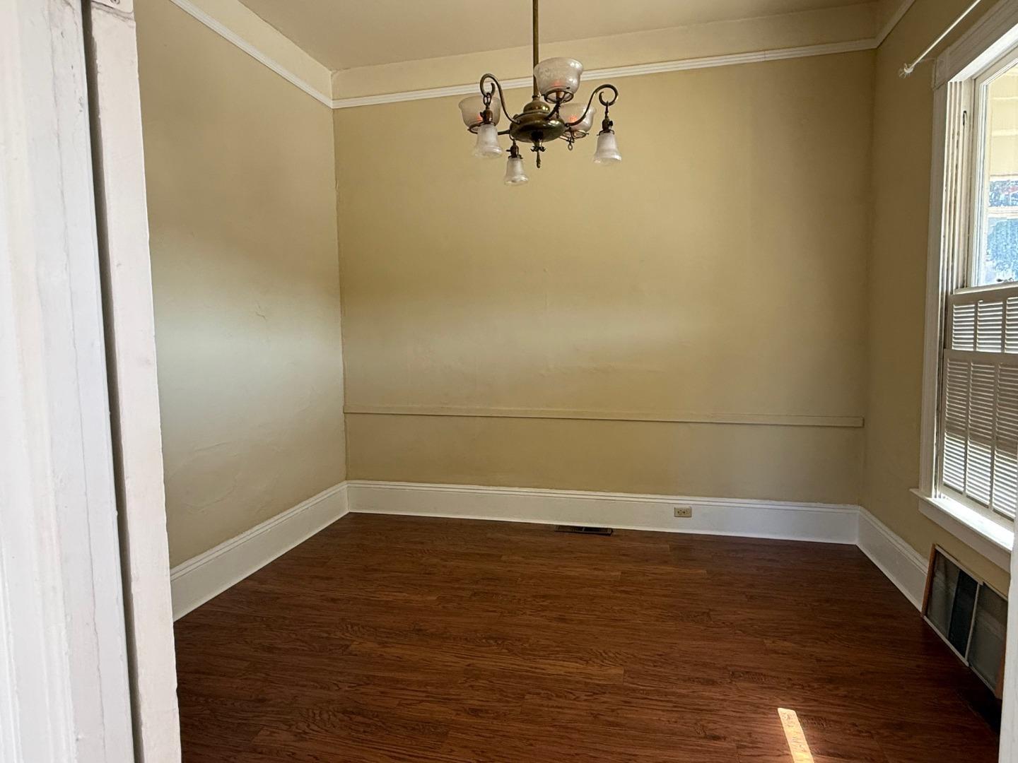 Detail Gallery Image 4 of 28 For 37 Mariposa St, San Juan Bautista,  CA 95045 - 3 Beds | 1 Baths