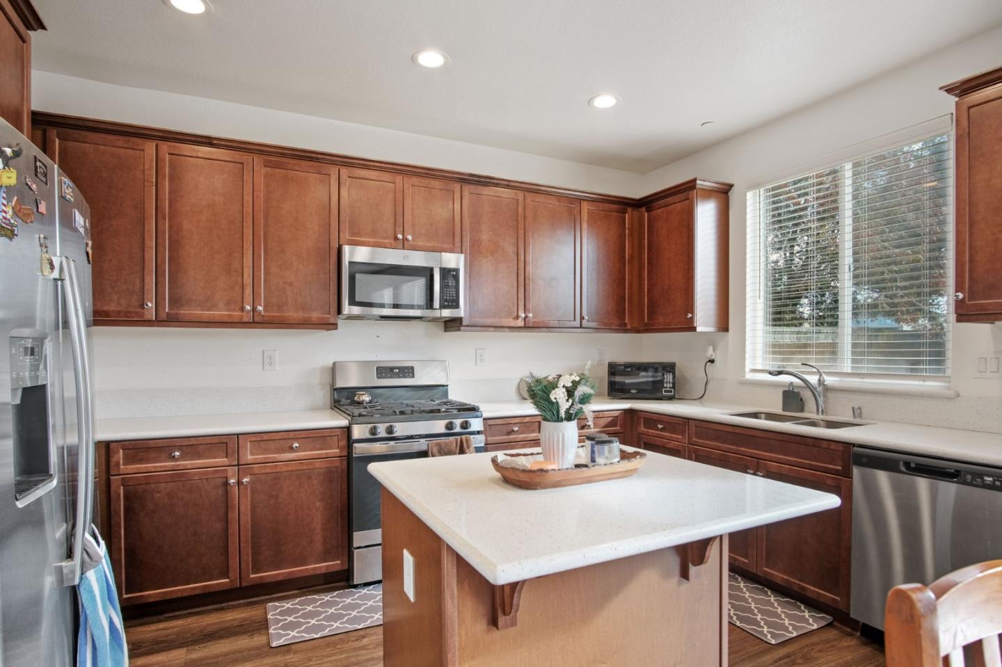 Detail Gallery Image 10 of 27 For 2126 Grapevine Dr, Livingston,  CA 95334 - 5 Beds | 3 Baths