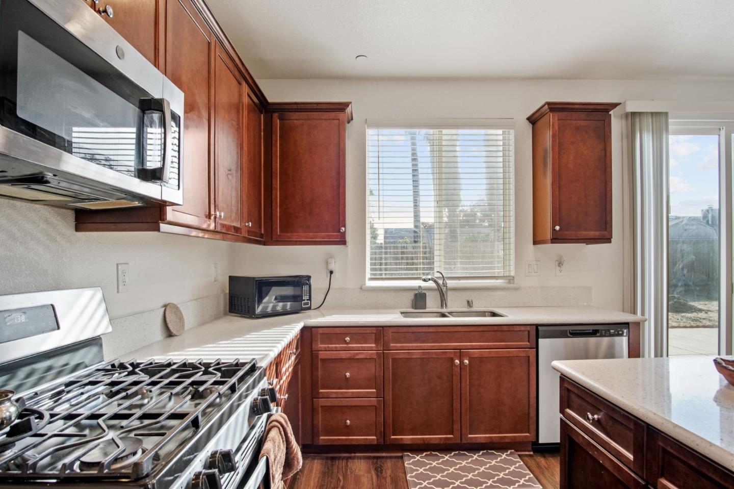 Detail Gallery Image 11 of 27 For 2126 Grapevine Dr, Livingston,  CA 95334 - 5 Beds | 3 Baths