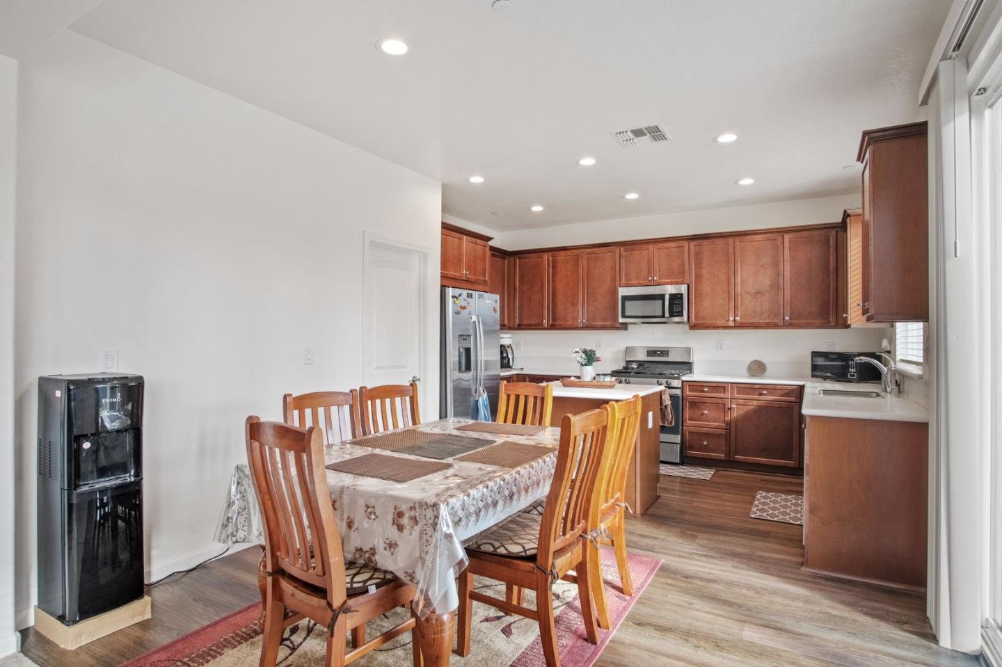 Detail Gallery Image 8 of 27 For 2126 Grapevine Dr, Livingston,  CA 95334 - 5 Beds | 3 Baths