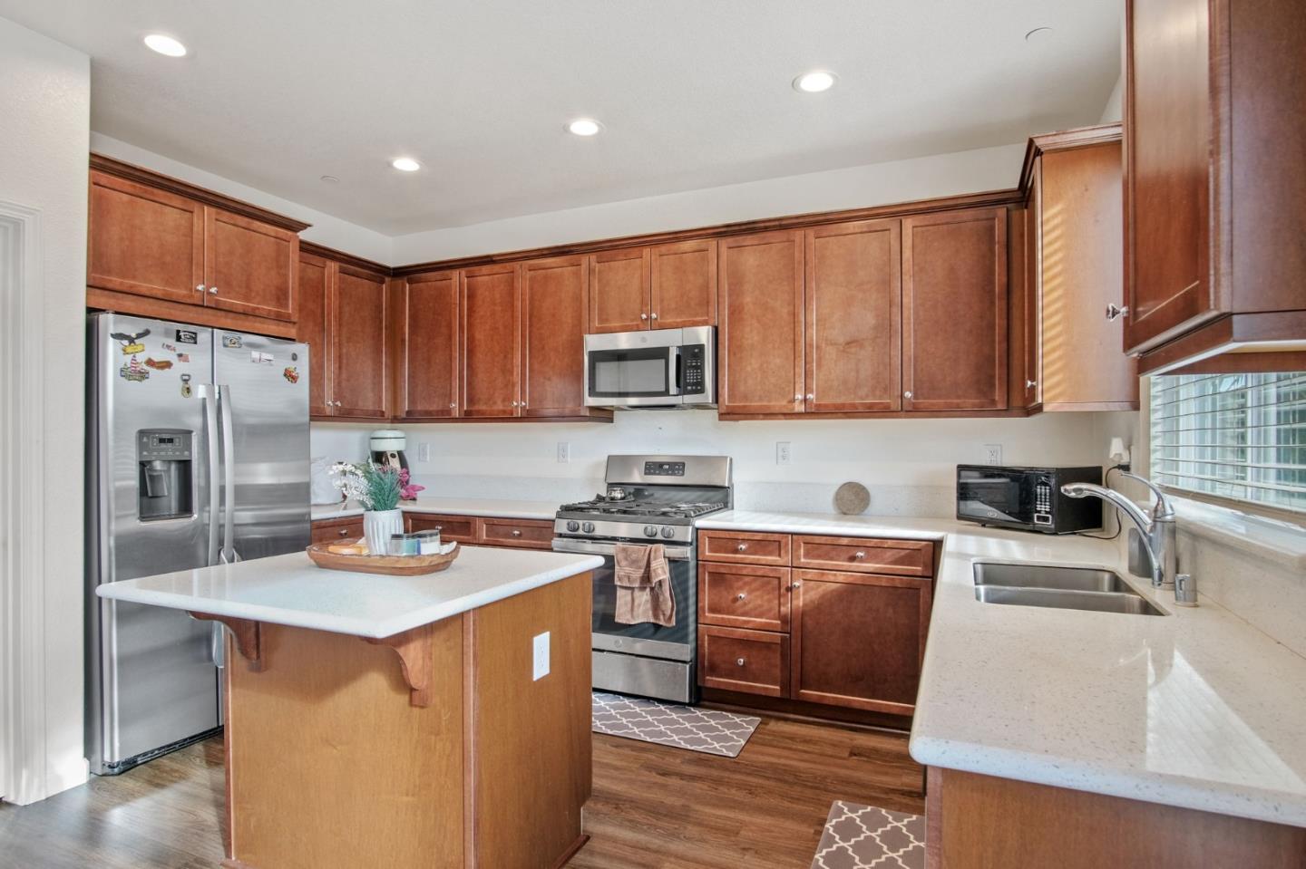 Detail Gallery Image 9 of 27 For 2126 Grapevine Dr, Livingston,  CA 95334 - 5 Beds | 3 Baths