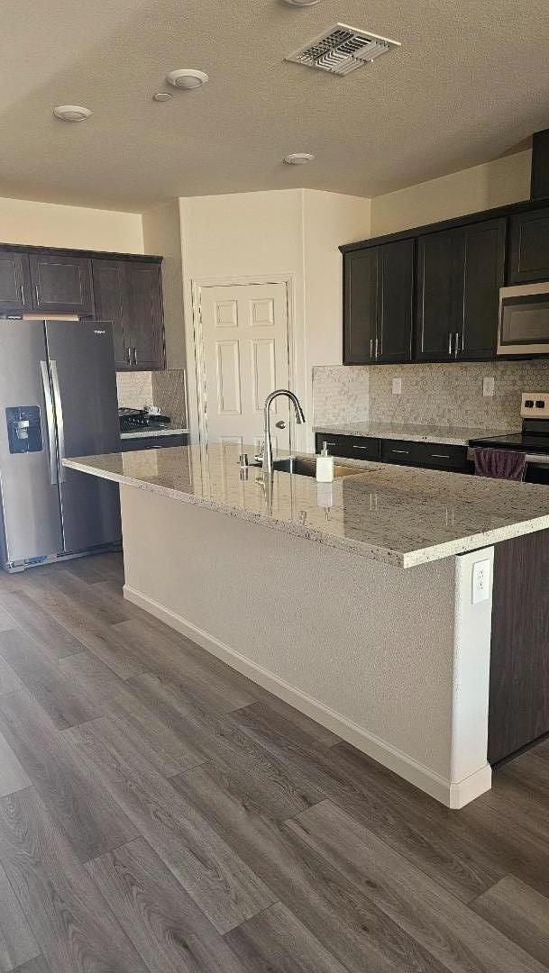 Detail Gallery Image 6 of 11 For 2865 Bering St, Manteca,  CA 95337 - 3 Beds | 2 Baths