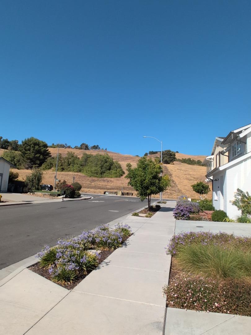 Detail Gallery Image 3 of 11 For 1103 Creed St, Milpitas,  CA 95035 - 4 Beds | 3/1 Baths