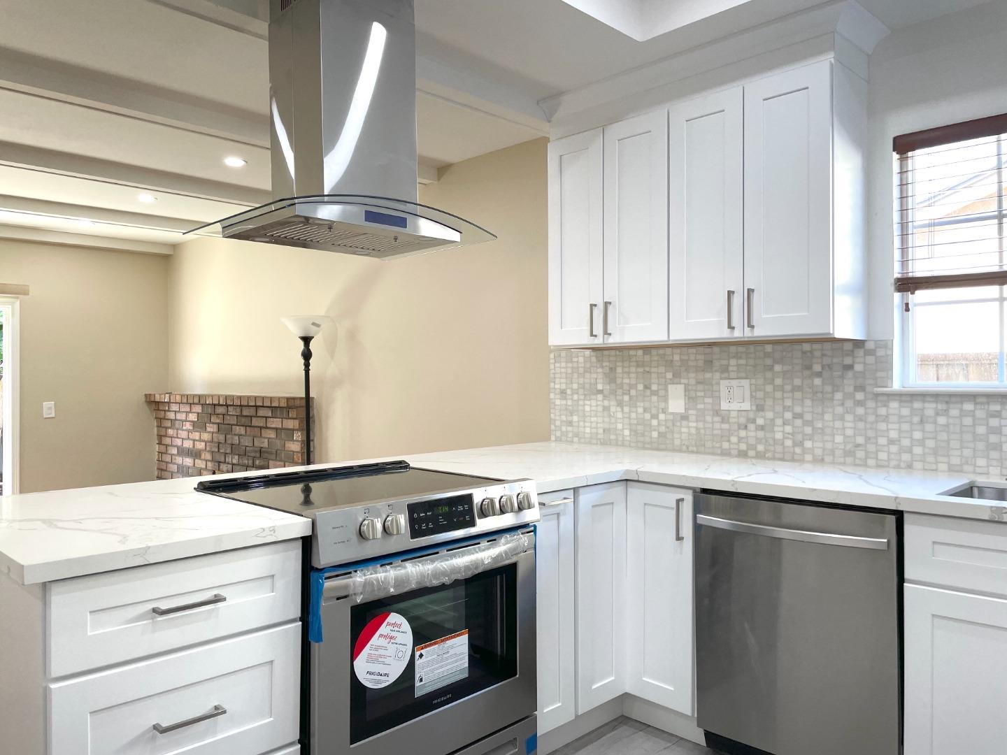 Detail Gallery Image 3 of 18 For 33847 Whitehead Ln, Fremont,  CA 94555 - 4 Beds | 2 Baths