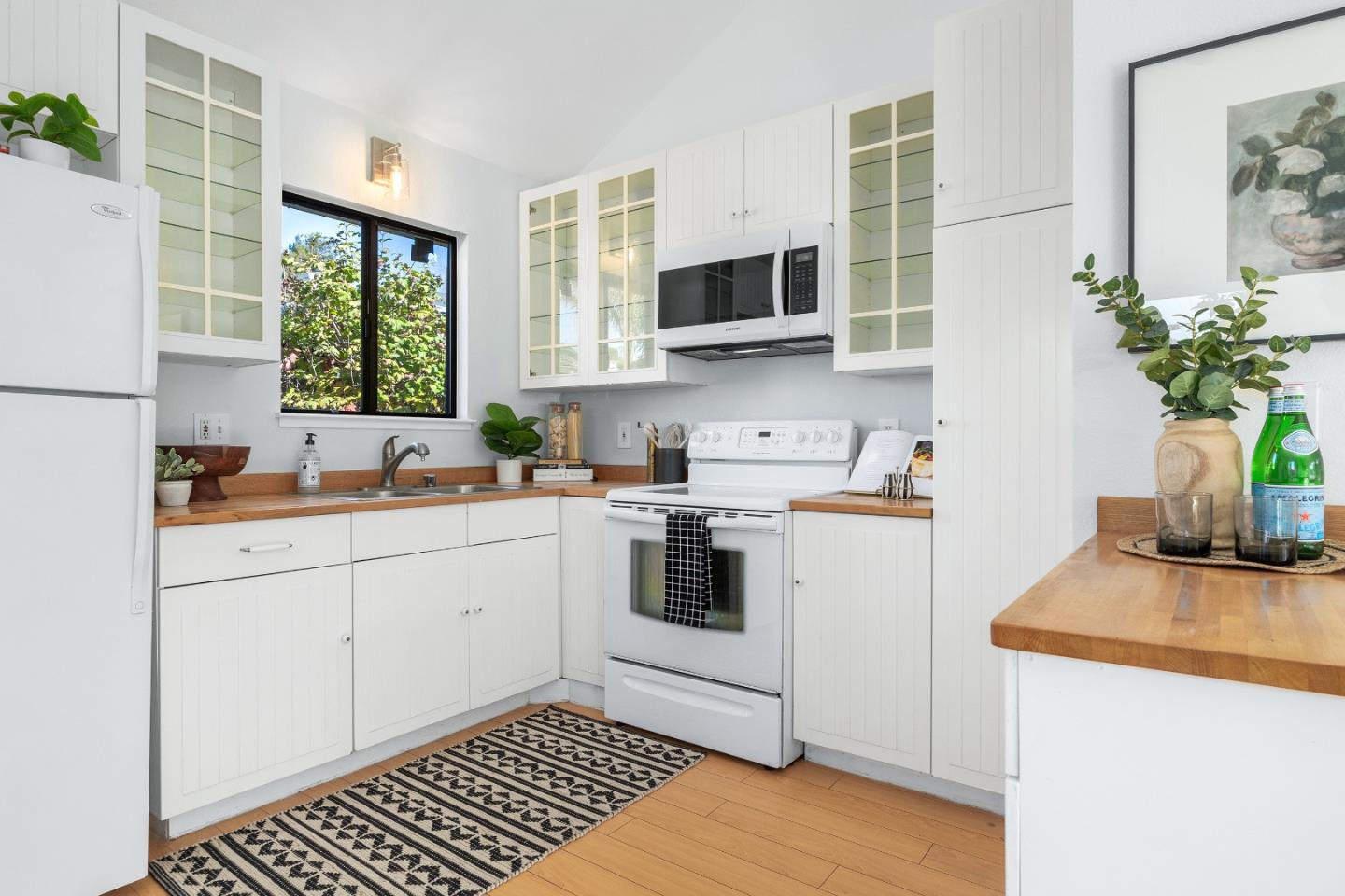 Detail Gallery Image 10 of 26 For 3346 Mission Dr, Santa Cruz,  CA 95065 - 2 Beds | 1 Baths