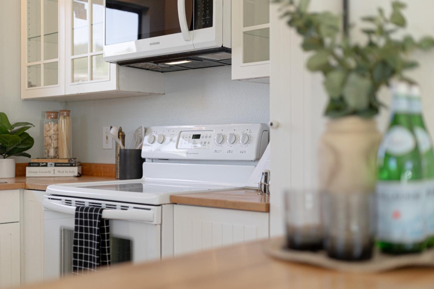 Detail Gallery Image 12 of 26 For 3346 Mission Dr, Santa Cruz,  CA 95065 - 2 Beds | 1 Baths