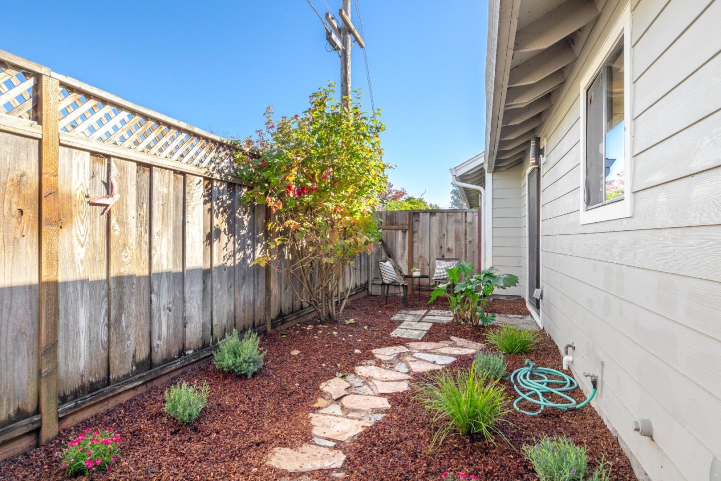 Detail Gallery Image 8 of 26 For 3346 Mission Dr, Santa Cruz,  CA 95065 - 2 Beds | 1 Baths