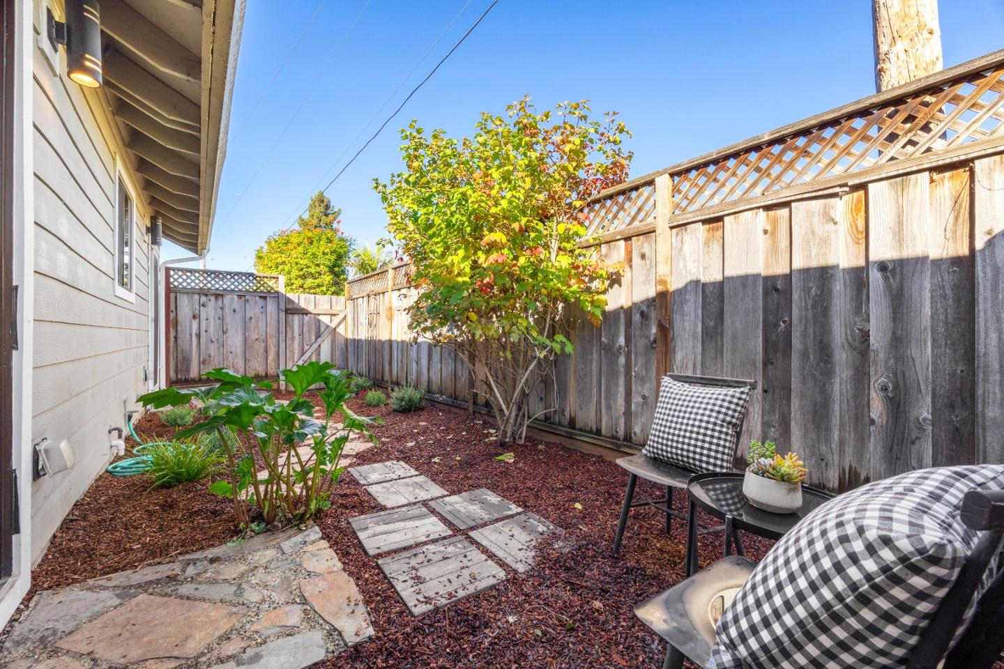 Detail Gallery Image 9 of 26 For 3346 Mission Dr, Santa Cruz,  CA 95065 - 2 Beds | 1 Baths