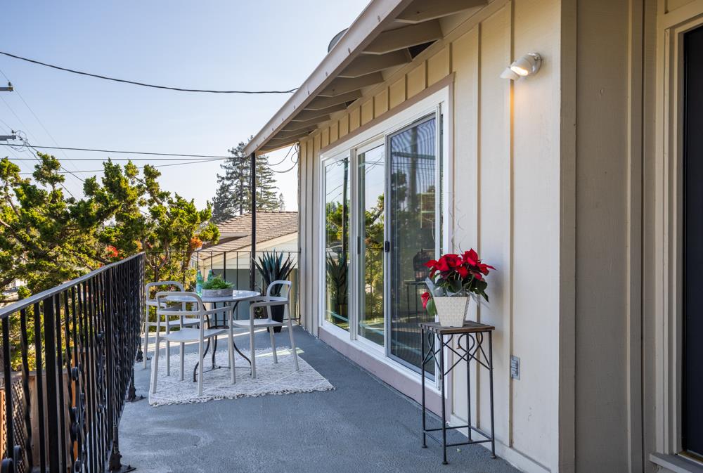 Detail Gallery Image 3 of 30 For 40 Alameda De Las Pulgas, Redwood City,  CA 94062 - 3 Beds | 3 Baths