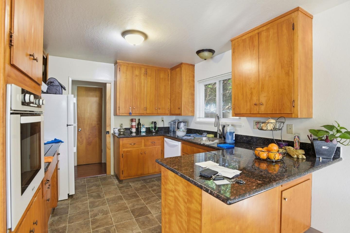 Detail Gallery Image 14 of 62 For 503 W Fox Ct, Redwood City,  CA 94061 - – Beds | – Baths