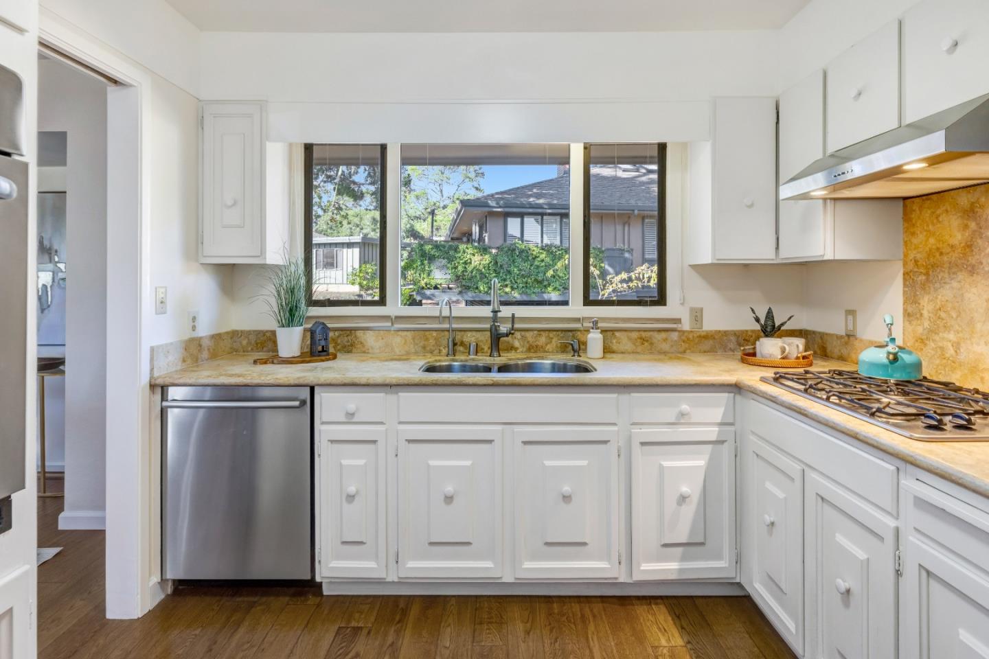 Detail Gallery Image 8 of 24 For 223 Del Mesa Carmel, Carmel Valley,  CA 93923 - 2 Beds | 2 Baths