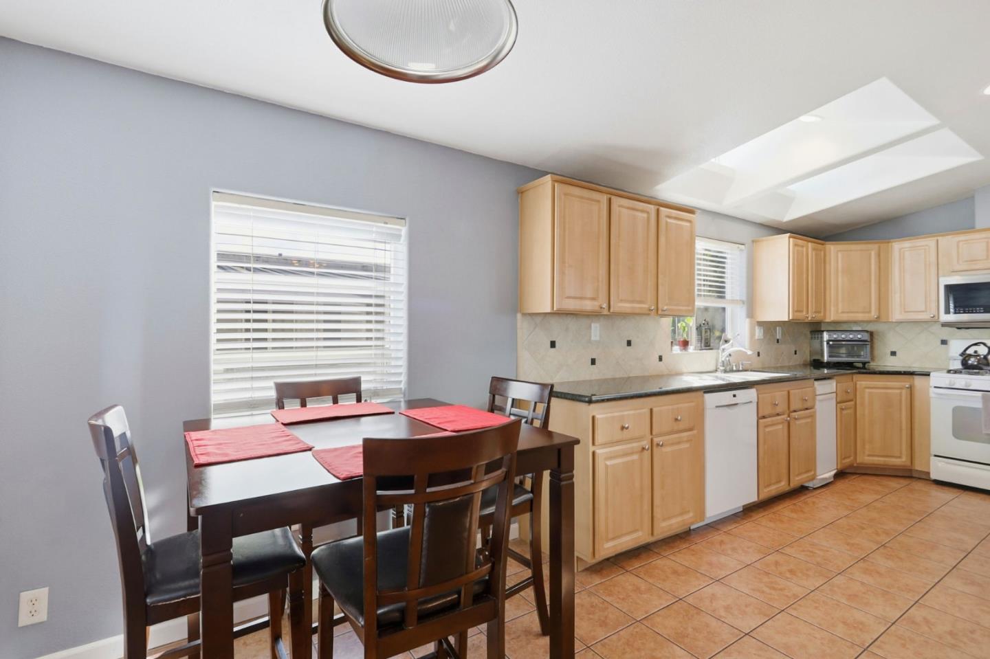 Detail Gallery Image 16 of 34 For 125 N Mary Ave #36,  Sunnyvale,  CA 94086 - 3 Beds | 2 Baths